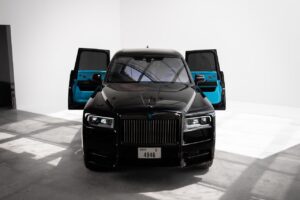 Rolls-Royce Cullinan – Black, Desert Three-Quarter