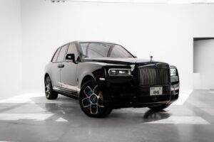 Rolls-Royce Cullinan – Black, Desert Three-Quarter