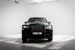 Rolls-Royce Cullinan – Black, Desert Three-Quarter