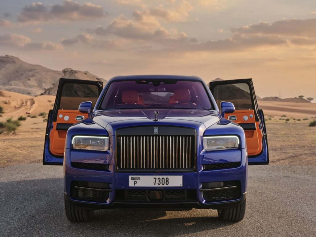 Rolls-Royce Cullinan – Blue, Desert Three-Quarter
