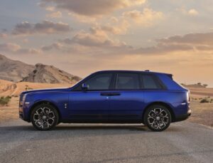 Rolls-Royce Cullinan – Blue, Desert Three-Quarter